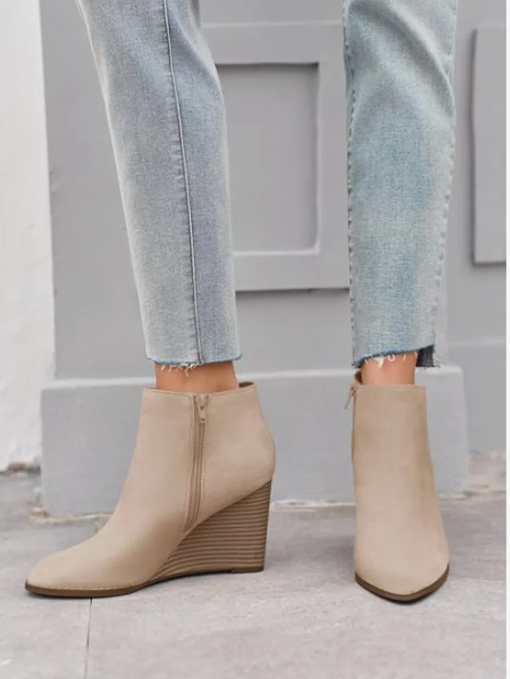 Women's V Cut Wedge Ankle Booties Zip-up Closed Toe Stacked Heel Faux Suede